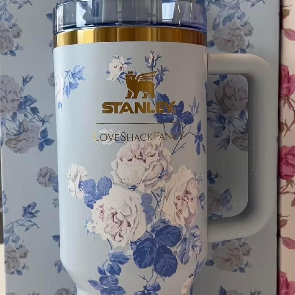 Not selling! In search of these 40 oz Stanley.